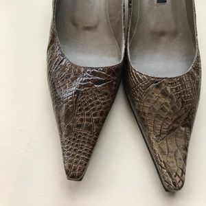 Gorgeous Europe’s snake like design